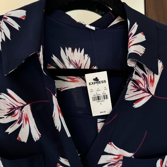 Express Collared Button Up Blouse - Picture 4 of 4